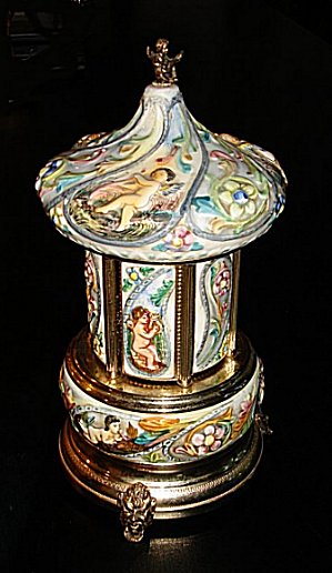 Capodimonte Musical Carousel with Swirl Design