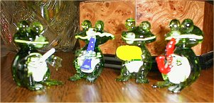 FigurinesGlass Frog Musicians